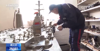高手在民间！“网红匠人”自制航母模型可通电能遥控