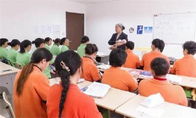 首个成人教育系统家政本科班在上海开班  家政服务员能拿学士学位了