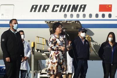 首批中国新冠疫苗运抵萨尔瓦多，萨总统感谢中国
