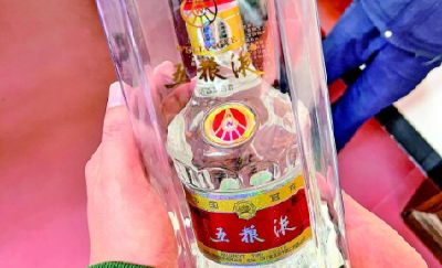 一个空瓶卖数百上千元，真瓶装散酒摇身变“茅台”