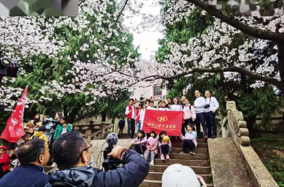 樱约而至，英雄回“珈”  《教育新视听》全程报道武汉大学医护赏樱专场