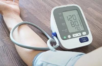 喝红酒能降血压？你得一天喝1000瓶