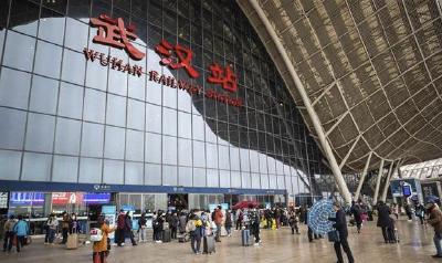 武汉铁路加开132对客车应对清明客流高峰