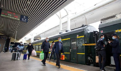 全国铁路迎返程客流高峰 4月5日预计发送旅客1425万人次