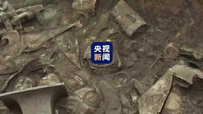 上新！三星堆3号坑提取一枚青铜兽面