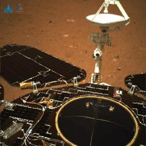祝融号传回首批火星影像，NASA祝贺