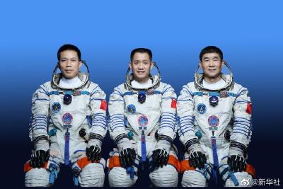 17日神舟十二号载人飞行任务3名航天员：聂海胜、刘伯明、汤洪波
