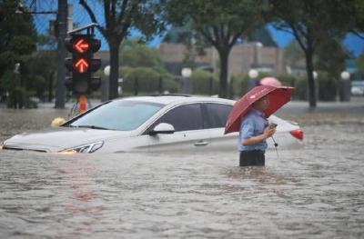 河南暴雨致8条国道、8条省道路面积水、塌方中断