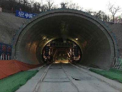  广东珠海石景山隧道施工段发生透水事故 14名工人被困