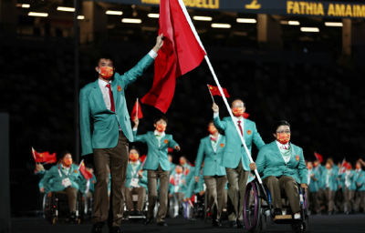 残奥会中国代表团第一批人员载誉回国，摘金夺银屡创佳绩