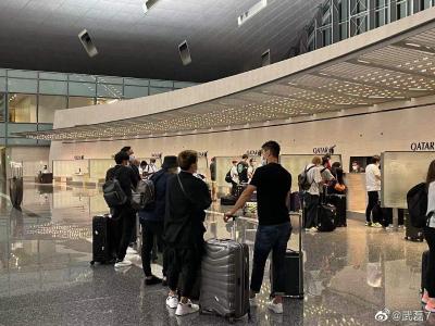 场面扎心！日本球员集体返欧，国足只有武磊形单影只