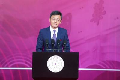 清华大学开学典礼上，这位湖北人火了！