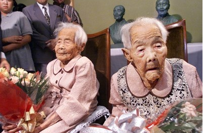 107岁300天！日本两姐妹成为世界最长寿女性双胞胎