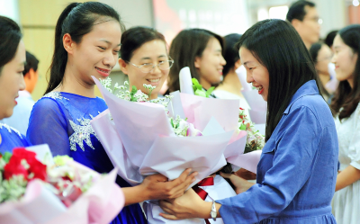 教师规模扩大是送给教师的“节日礼物” 