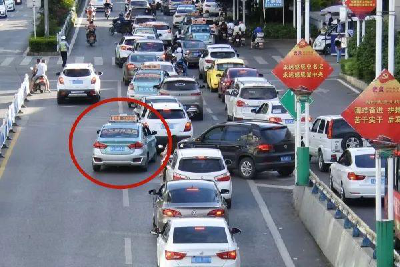 车主虚线变道却被扣分罚款？这几种情况，虚线也不能变道！