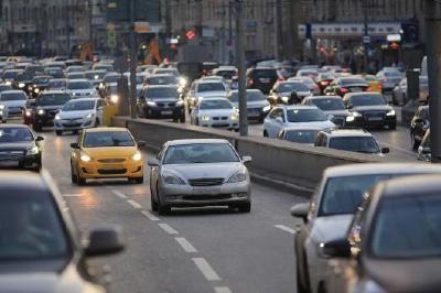 怎样开车最省油？这四个技巧很多老司机都不会！  