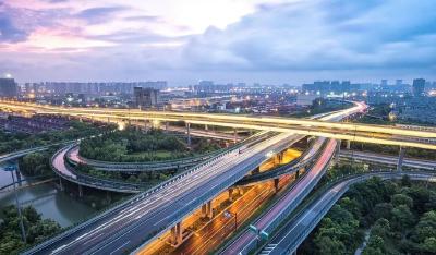 高位运行！国庆假期第三天全国主干公路交通状况