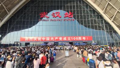 黄金周火热开启！这几地迎来出行小高峰