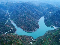 建始：山间水库如碧玉