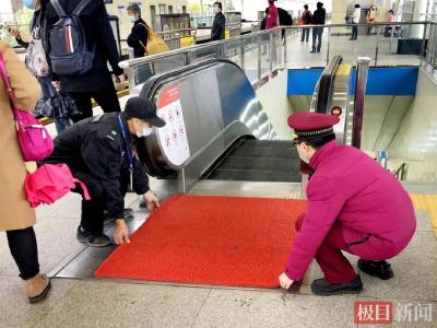 武汉地铁开启“取暖”模式，座椅不“冰”了