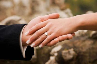 严格限制老婆花钱也是家暴？网络热搜跑偏了题