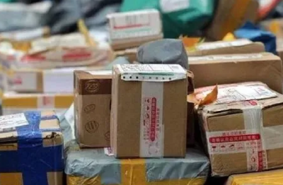 拆个包裹健康码变黄要隔离 防疫期间该如何取快递？