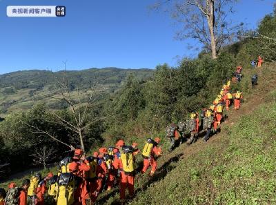 云南哀牢山4名遇难人员遗体已转运出山