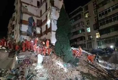 宿舍楼坍塌致4人死亡
