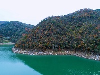 建始：山间水库如碧玉