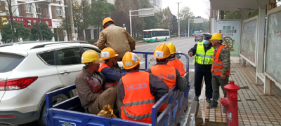 三轮摩托车违规载7人，民警巡控发现及时阻止