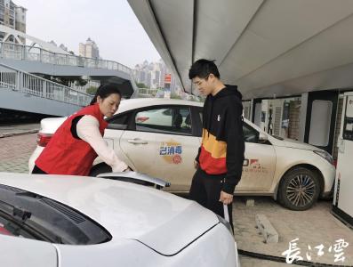武汉黄陂光储充电站已投运，一次能充10台车！
