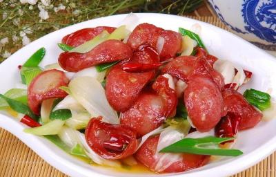碗里有了腊肉腊肠，才叫过年！