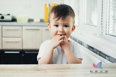 手指划破了，到底能不能放到嘴里嘬？
