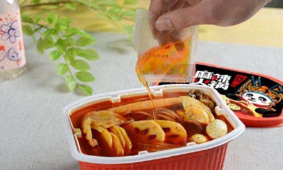 “自热火锅”里检出亚硝酸盐，还能愉快地吃吗？