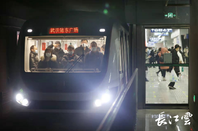 “快、稳、准！”武汉地铁新线开通首个工作日受热捧