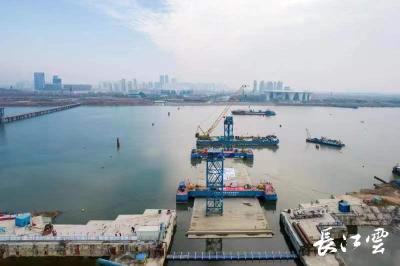 今天，国内规模最大的千里汉江“第一沉管隧道”实现贯通！