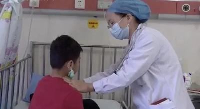 5岁男孩脸肿成“奥特曼”，竟是因为挖鼻孔？！