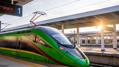 中老铁路满月，发送旅客67万人次发送货物17万吨