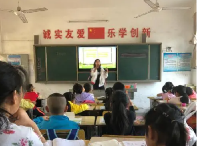 教育部：严禁抢挖县中优秀教师