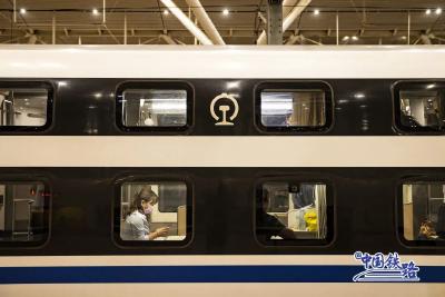 北京至深圳“双层”卧铺动车组春运首秀，网友：必须睡一次！