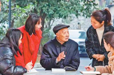 人民日报点赞湖北“党史爷爷”王明林：红色信仰 代代相传
