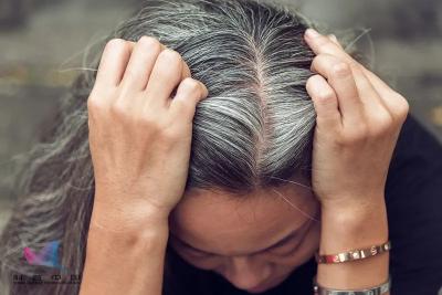 为什么压力大时会长白头发？这些习惯可能会催生白发…