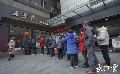 老武汉人的“心头好” 五芳斋叠式汤圆成紧俏年货 