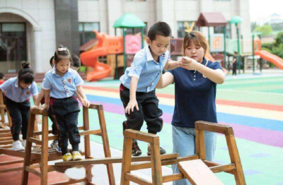 落实“依法带娃” 可探讨建立儿童国家监护制度