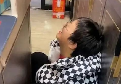 看完这个热搜，不少人默默照了照镜子......