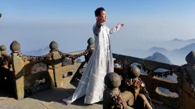 “李玉刚携《万疆》登上武当山”上热搜