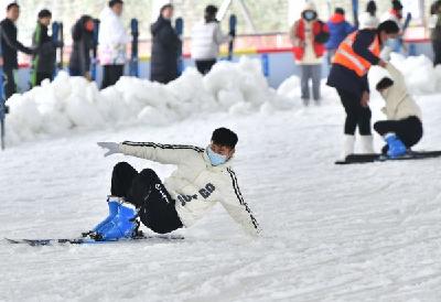 多彩冰雪季 消费热起来