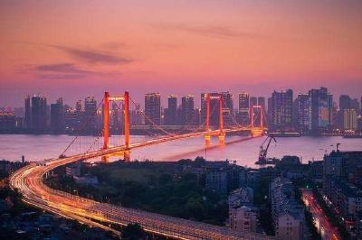今天，《人民日报》头版关注武汉城市圈！