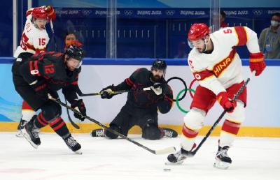 中国男子冰球队2:7不敌加拿大，无缘八强