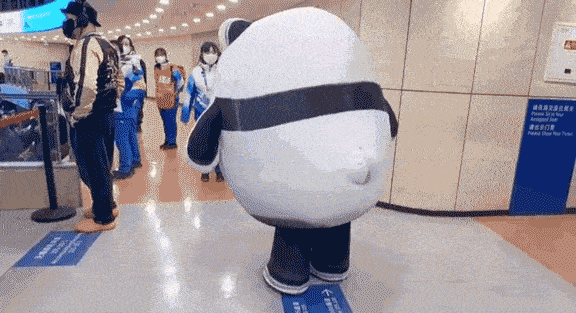 4A墩、斗舞墩、秧歌墩……冰墩墩技能持续刷新，网友：墩墩好忙